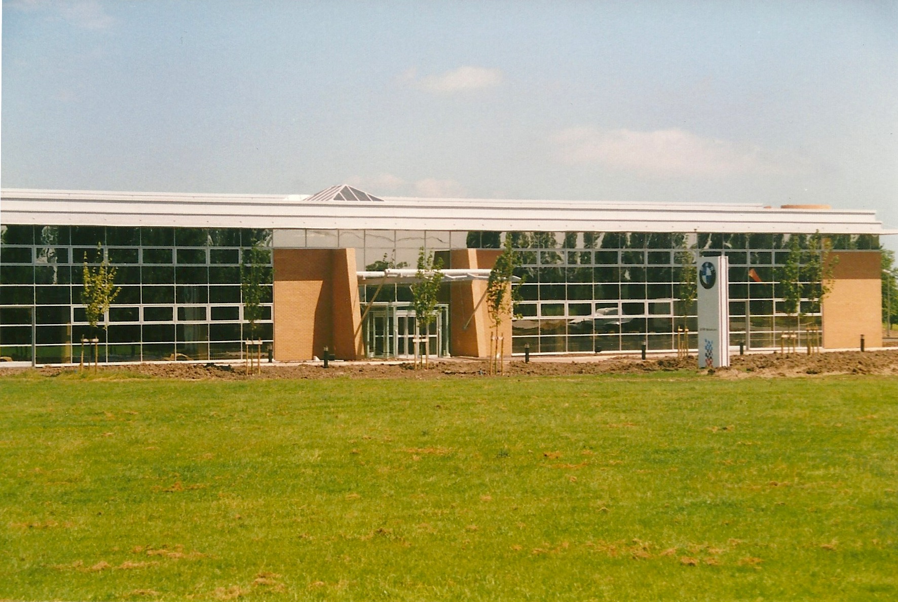 Building_the_WilliamsF1_Conference_Centre_and_Museum4678205949126674632