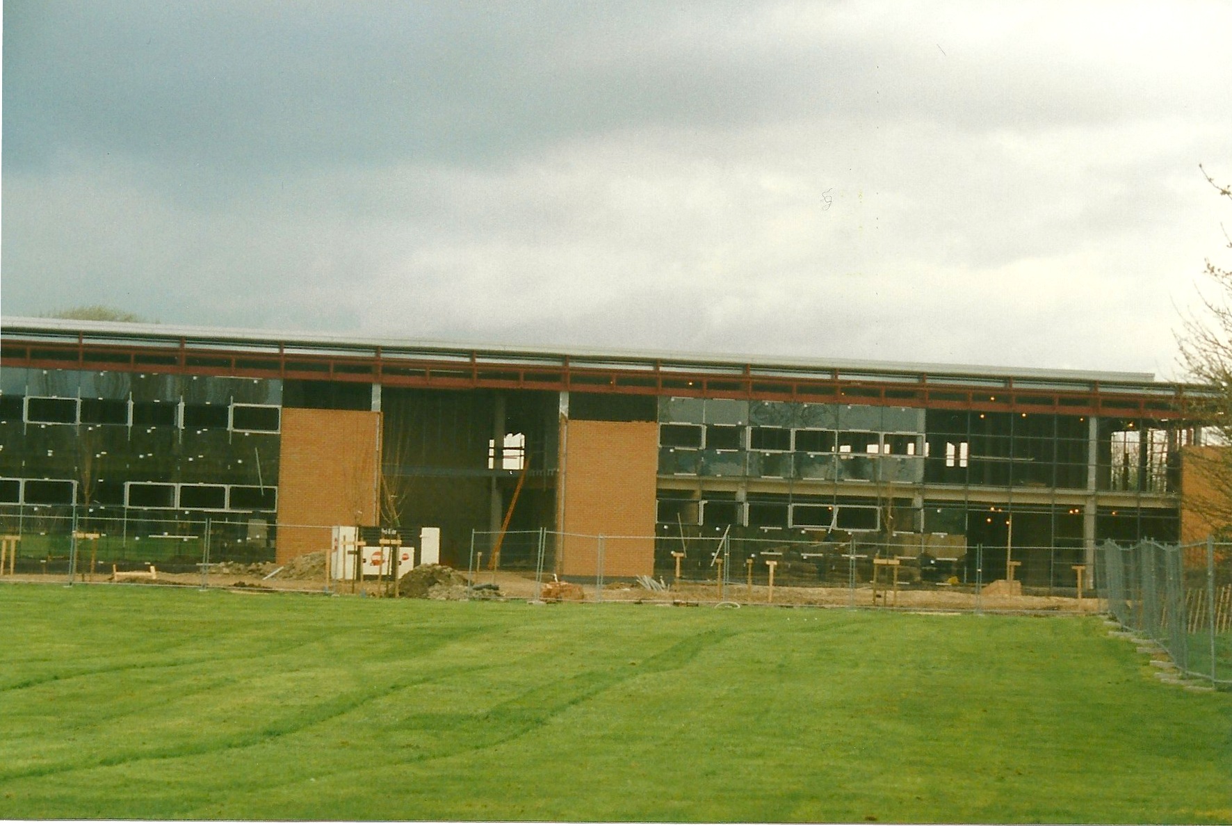 Building_the_WilliamsF1_Conference_Centre_and_Museum5381617437984942194