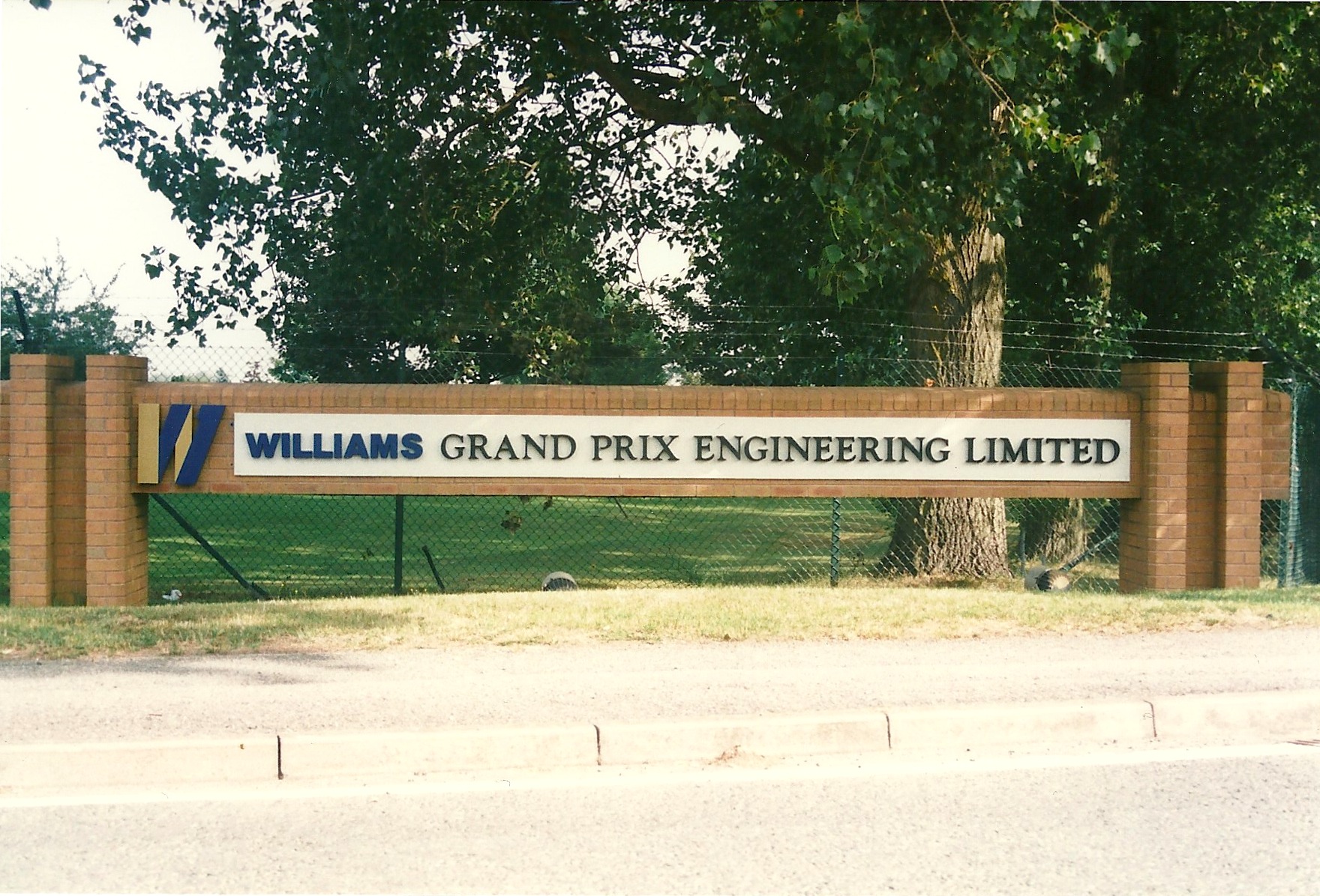 WilliamsF1_Factory,_Grove,_Oxfordshire4833942313909549536