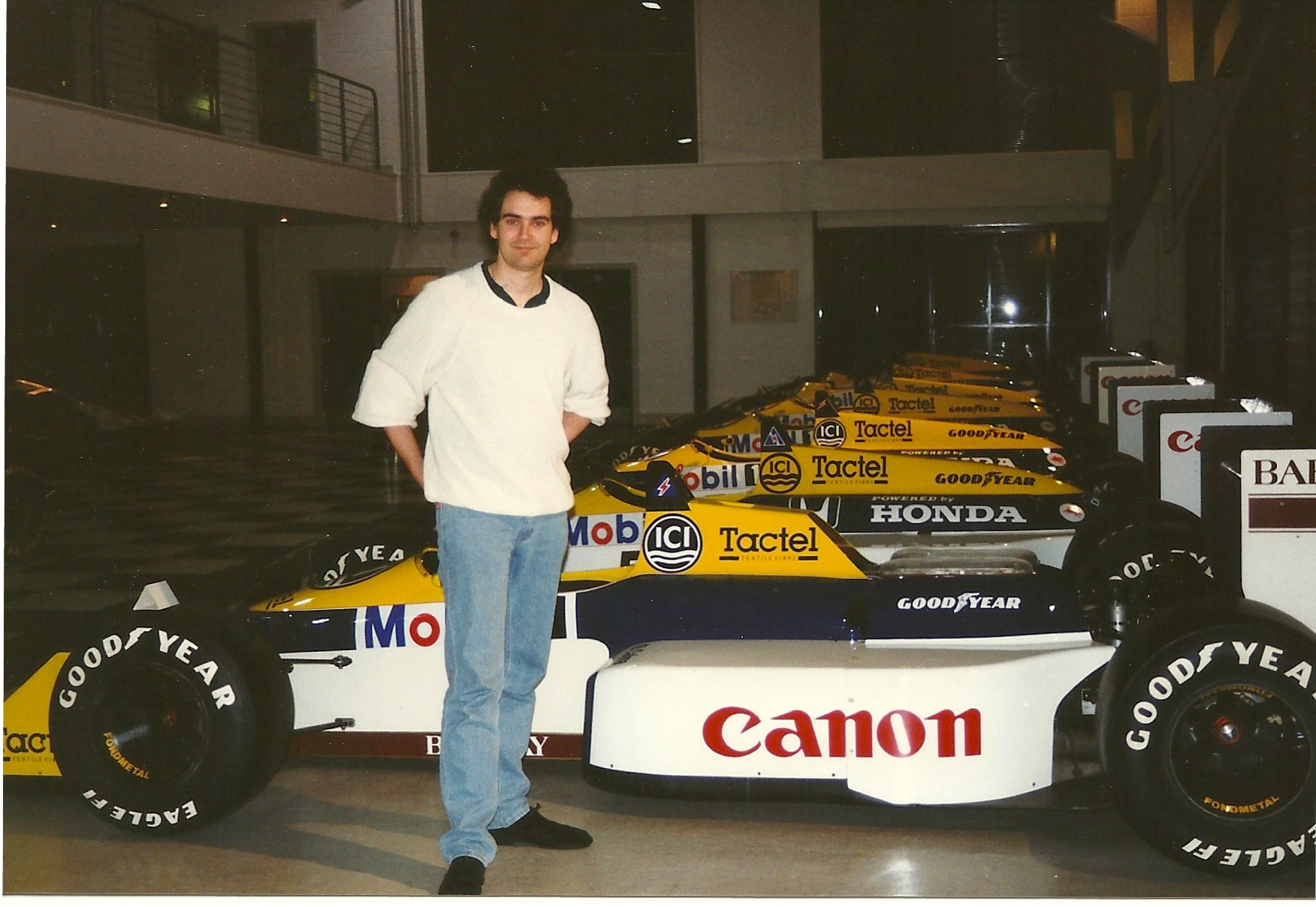 WilliamsF1_Factory_and_Museum,_Didcot2495488906321136814