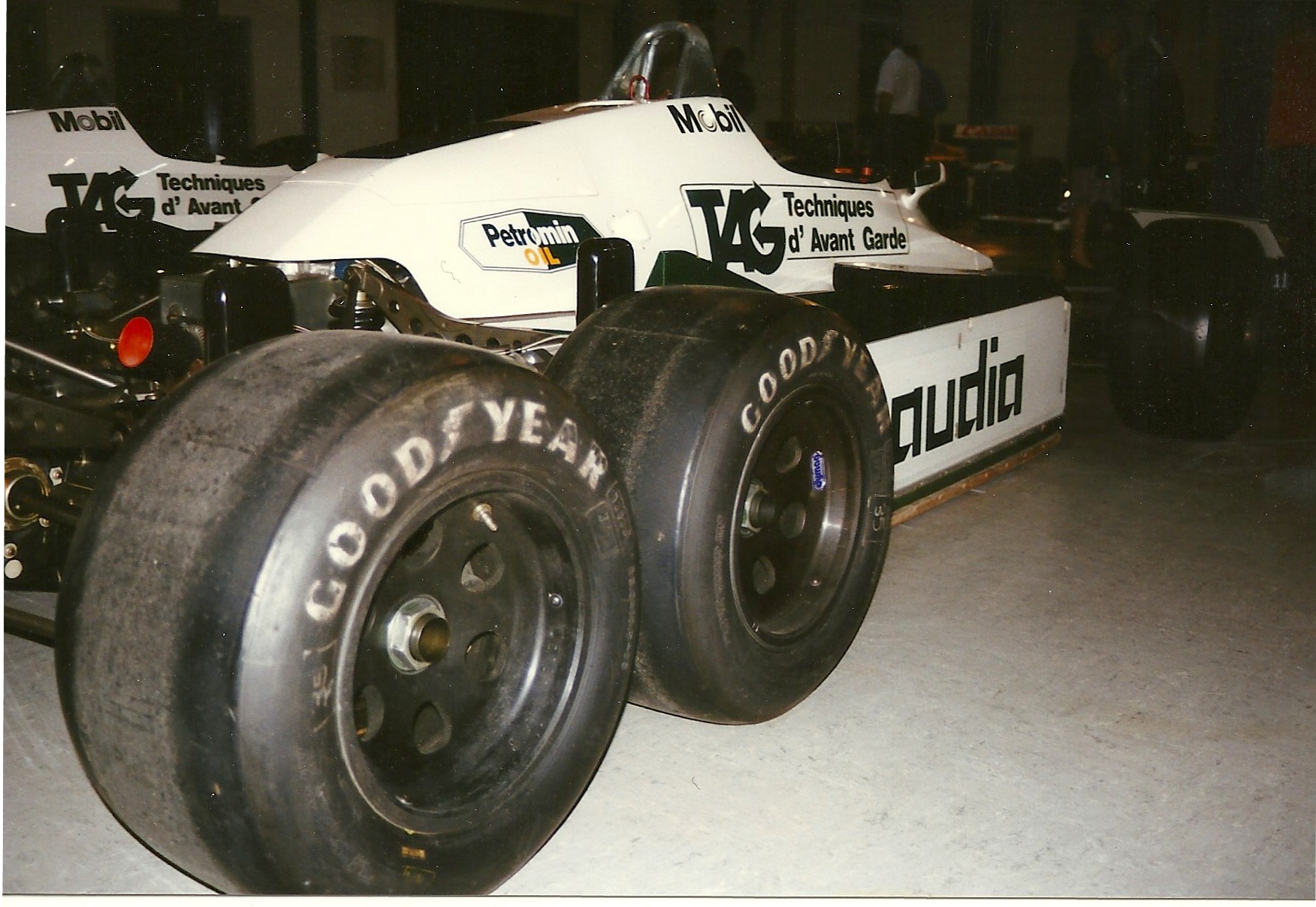 WilliamsF1_Factory_and_Museum,_Didcot3041746680548841385