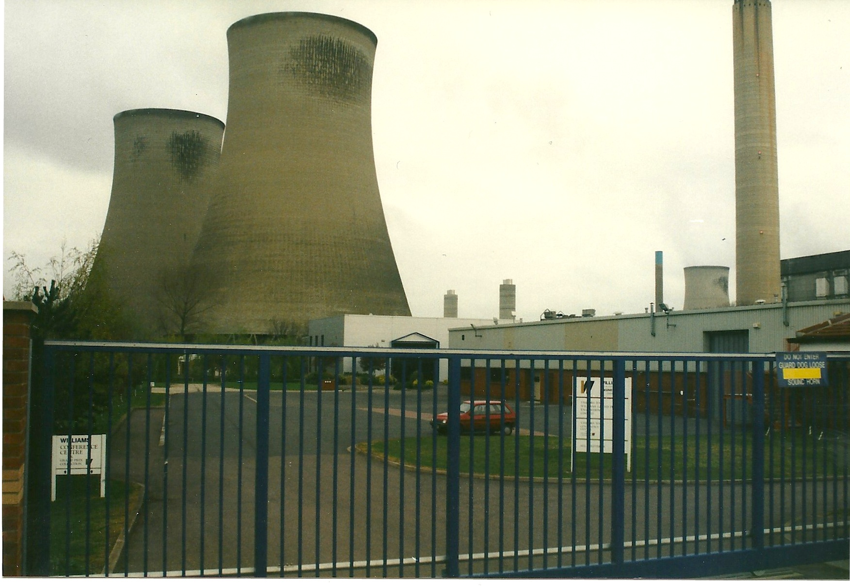 WilliamsF1_Factory_and_Museum,_Didcot3252597255547254515
