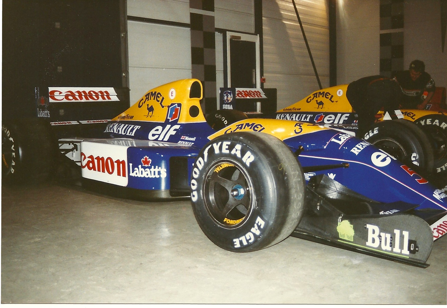 WilliamsF1_Factory_and_Museum,_Didcot6642654985619733723