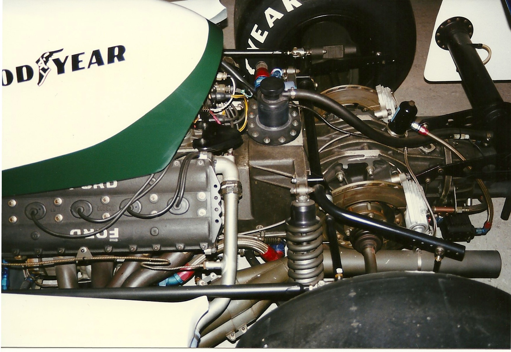 WilliamsF1_Factory_and_Museum,_Didcot6703658104136583916