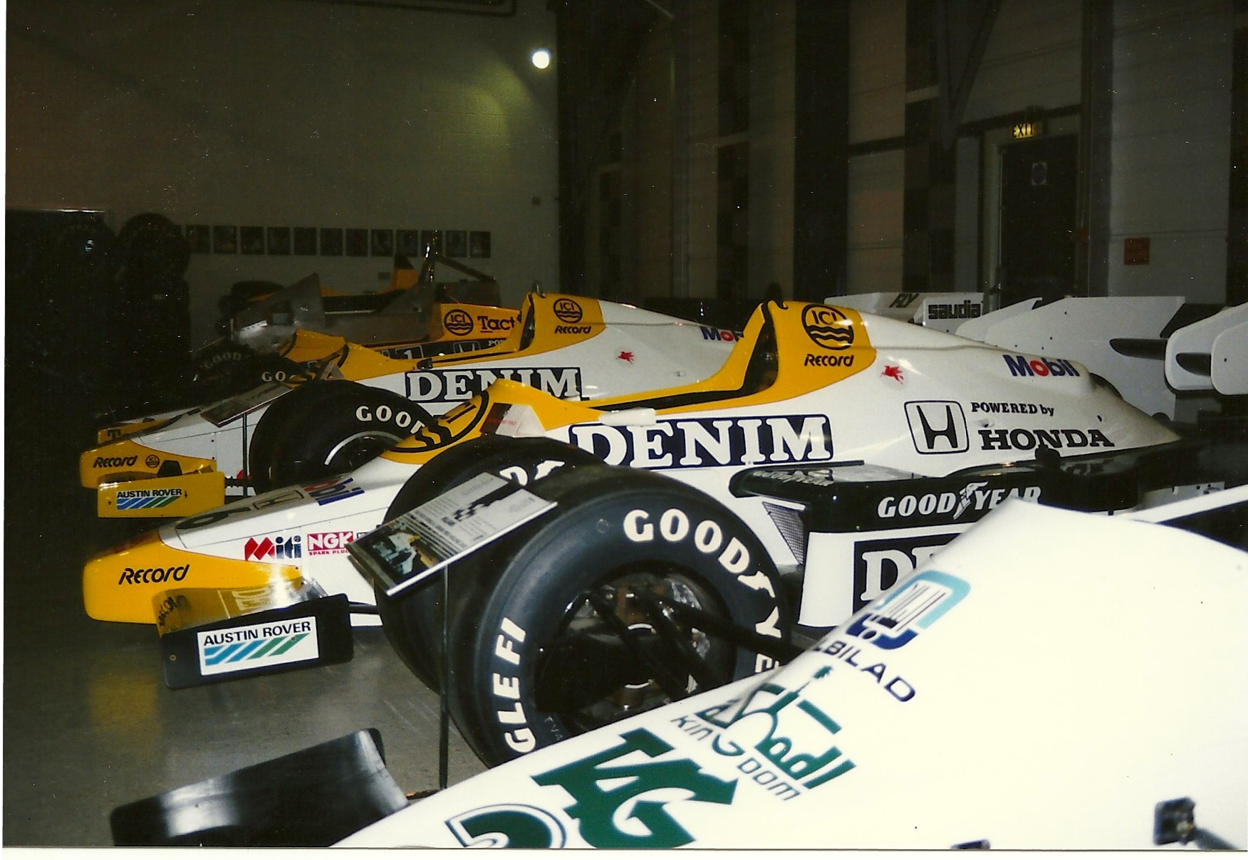 WilliamsF1_Factory_and_Museum,_Didcot7422208001948046207