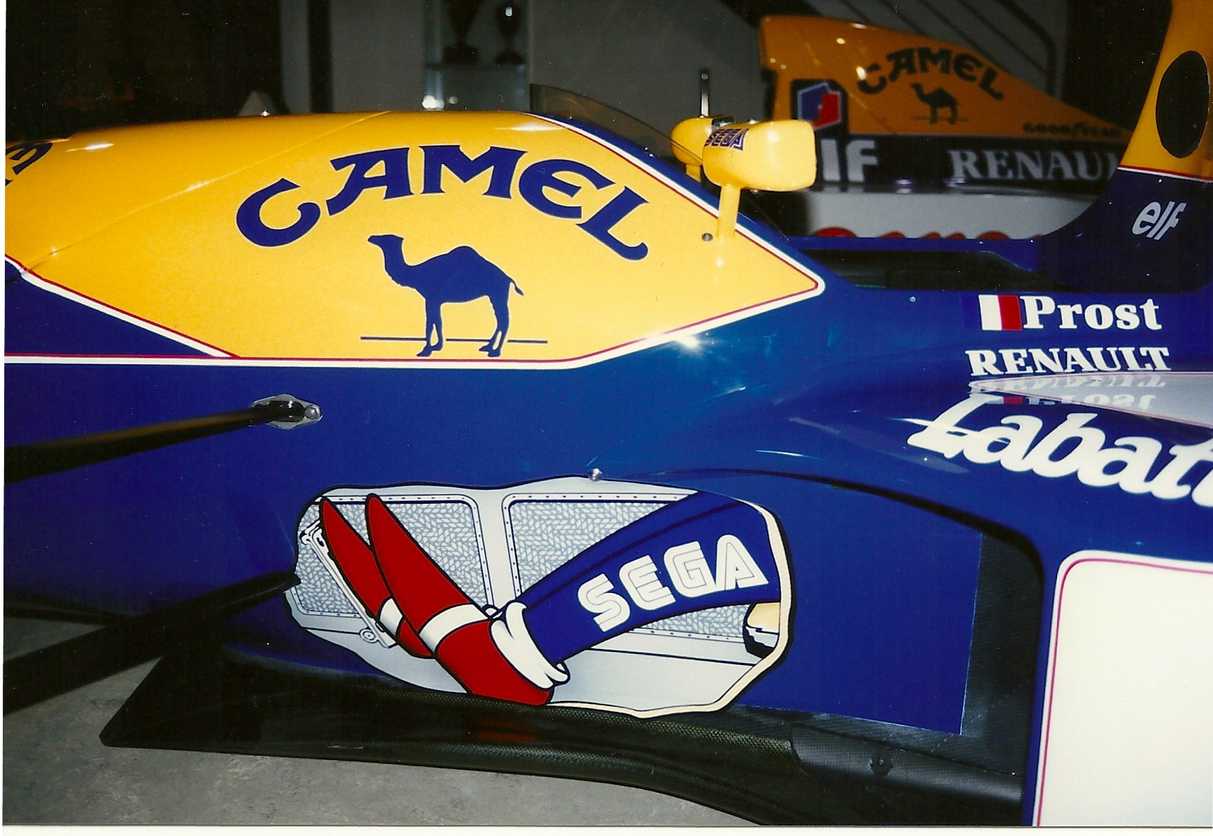 WilliamsF1_Factory_and_Museum,_Didcot7858121702045337072