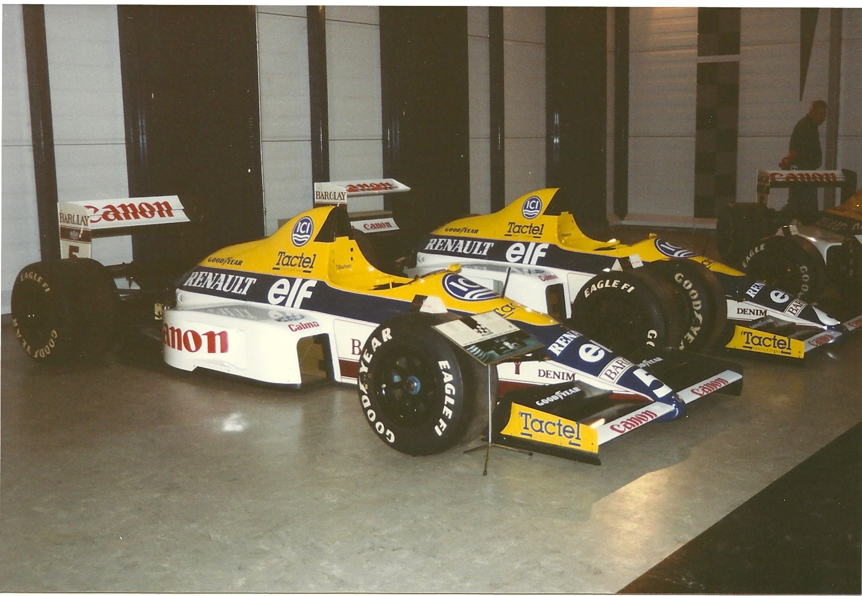 WilliamsF1_Factory_and_Museum,_Didcot8108447075297209549