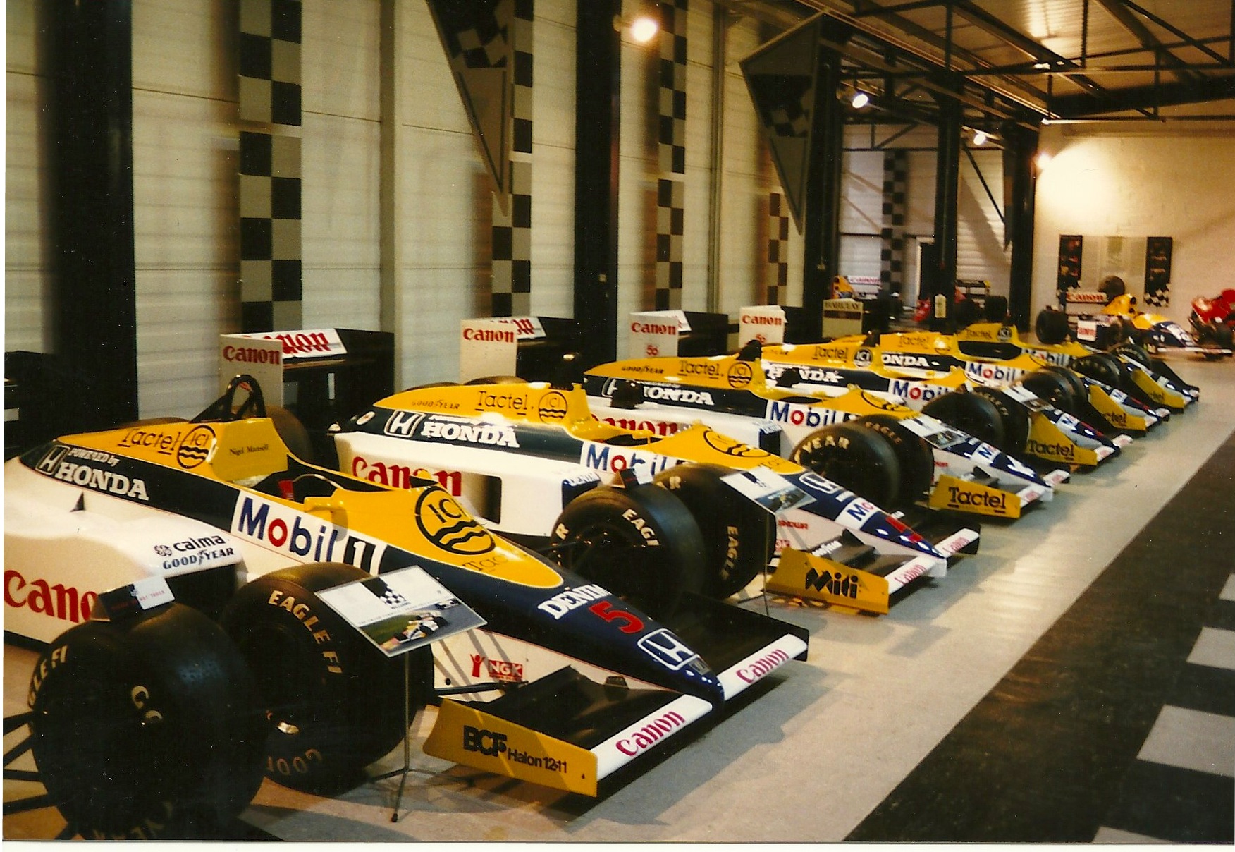 WilliamsF1_Factory_and_Museum,_Didcot8571798308654158782